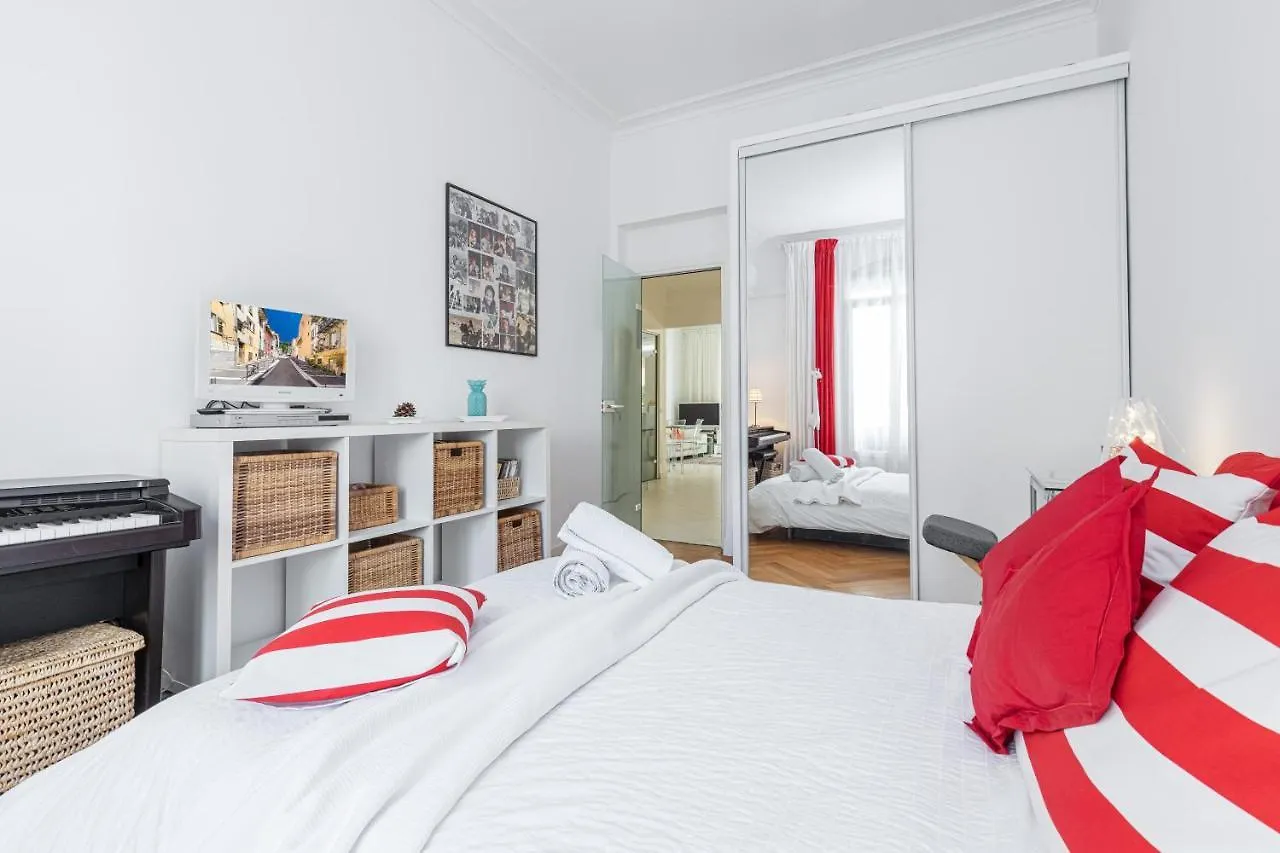 Feel Home - Grimaldi Nice France